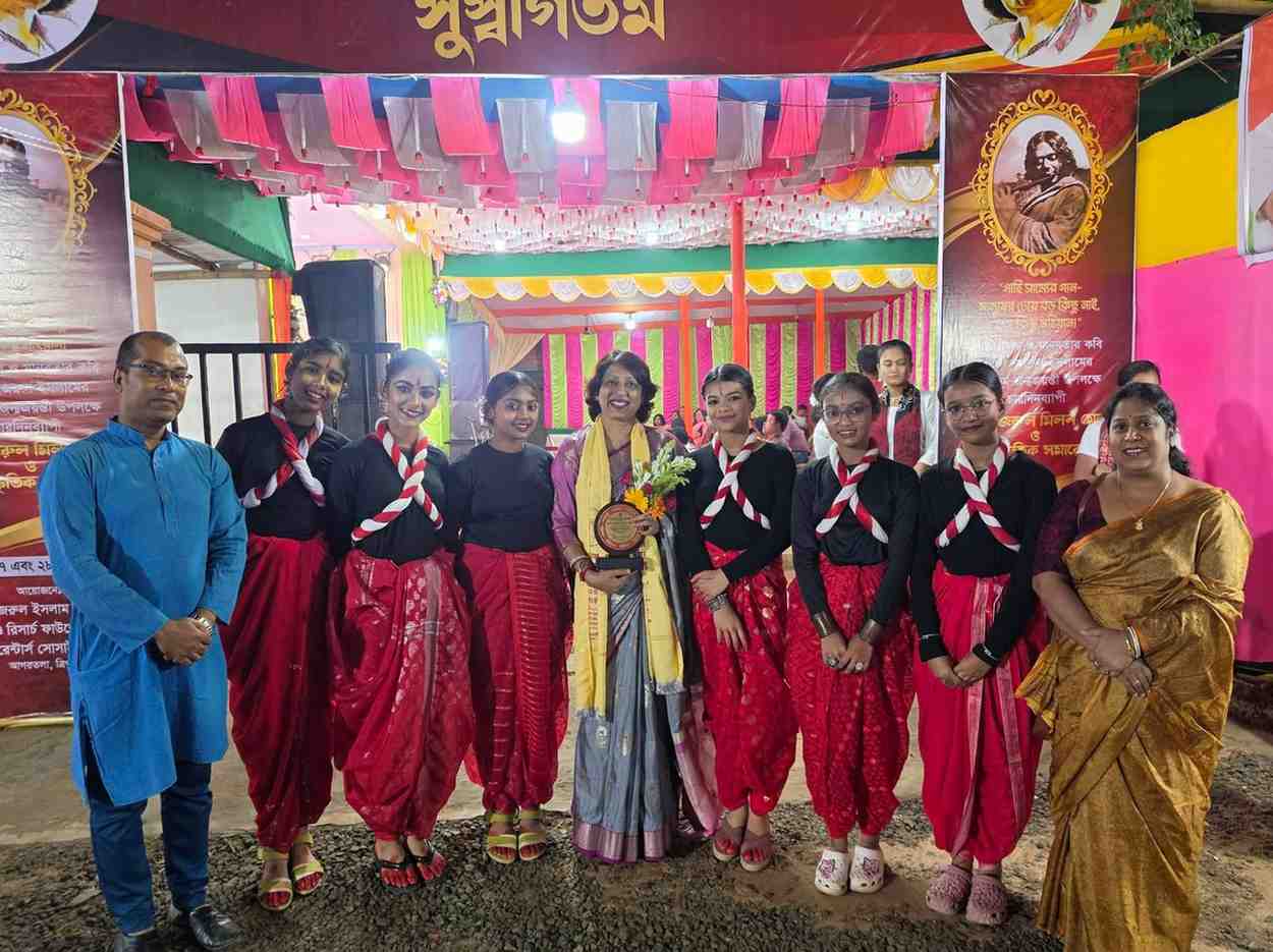 Principal Bhavans Tripura Vidyamandir honoured wit
